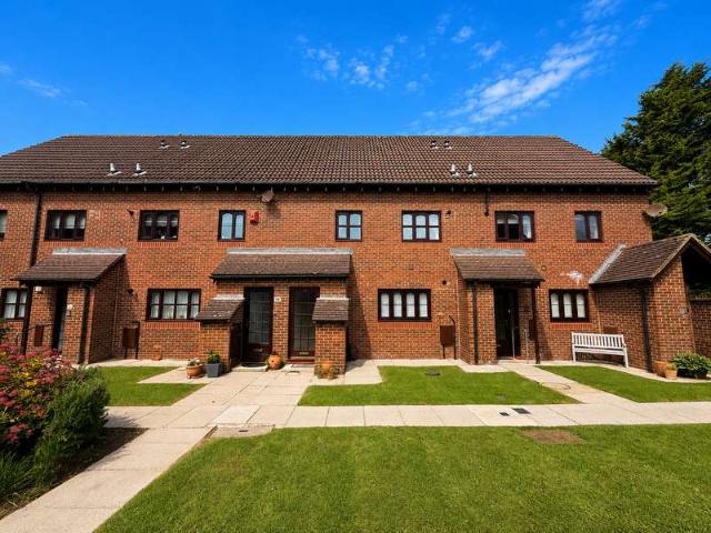 2 Bedroom Maisonette Flat