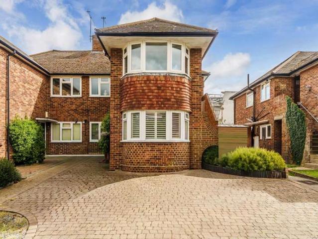 2 Bedroom Maisonette Flat