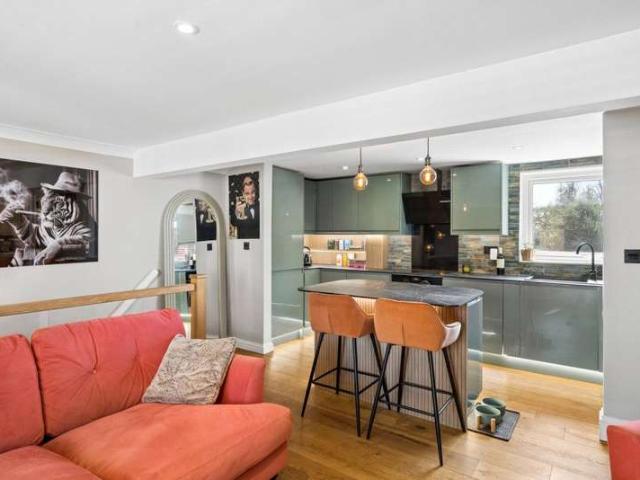 2 Bedroom Maisonette Flat