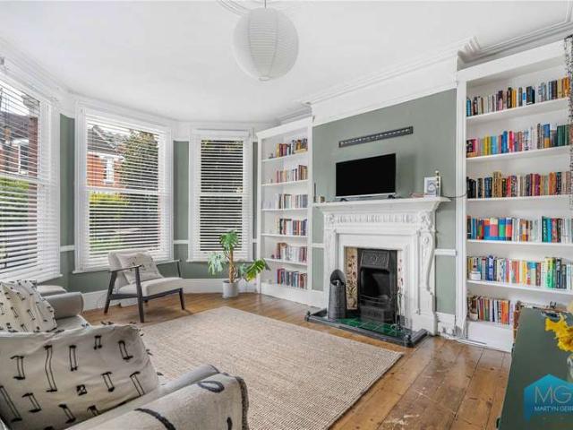 2 Bedroom Maisonette Flat