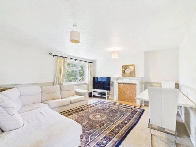 2 bedroom Maisonette in Lillibrooke Crescent, Maidenhead
