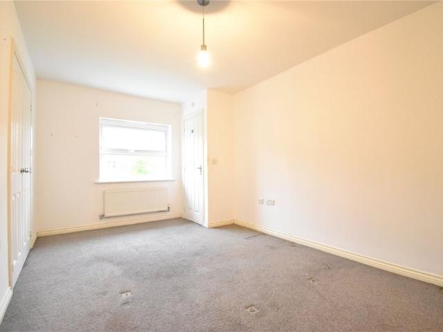 2 bedroom Maisonette in Sparrowhawk Way, Bracknell