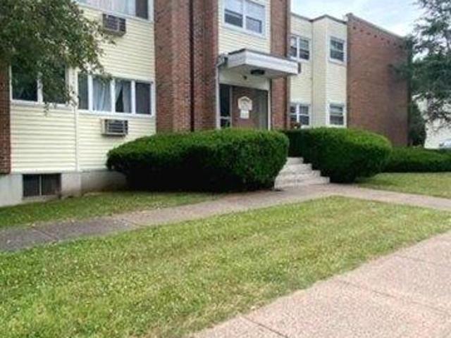 2 bedroom, Manchester CT 06040 104808751
