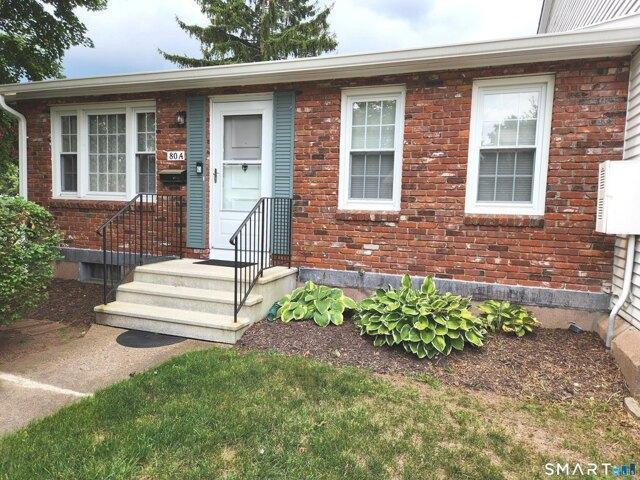 2 bedroom, Manchester CT 06042 104809401