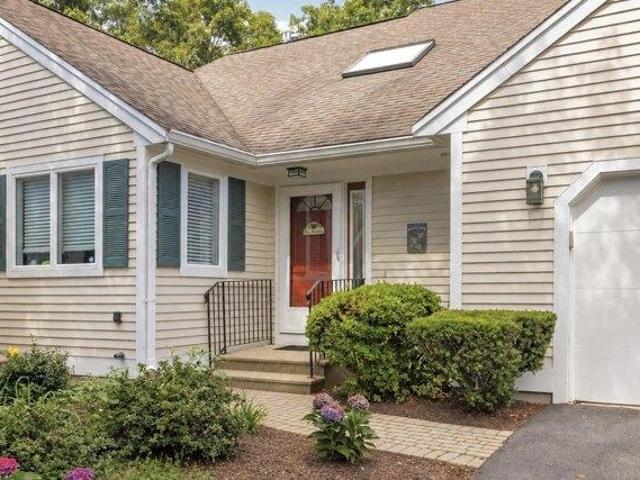 2 bedroom, Mashpee MA 02649 105552899