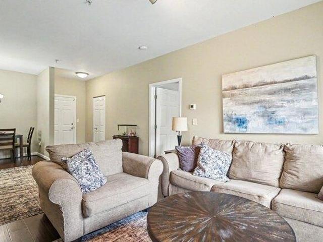 2 bedroom, Methuen MA 01844 105402381