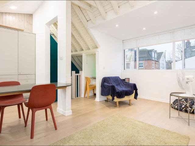 2 bedroom mews to rent