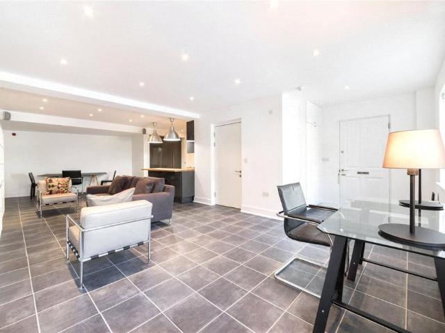2 bedroom mews to rent
