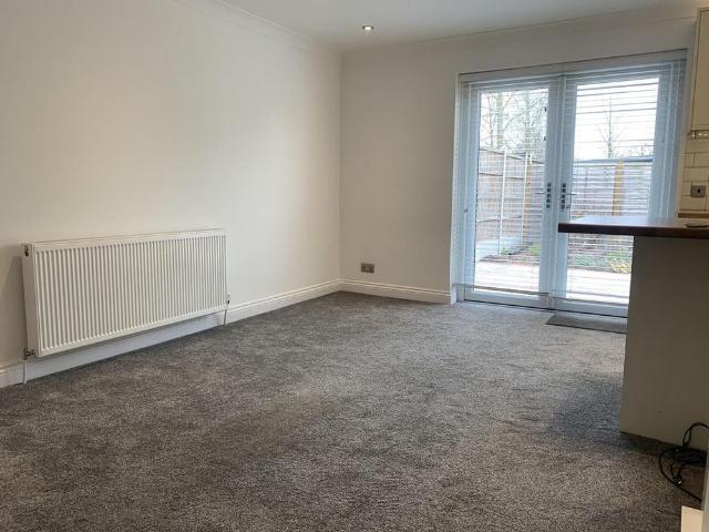 2 bedroom mews to rent