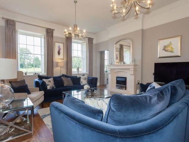 2 bedroom mews to rent