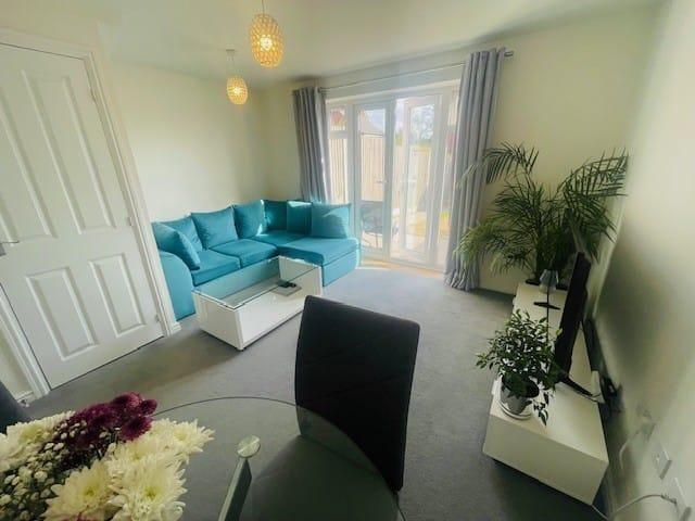2 bedroom mews to rent
