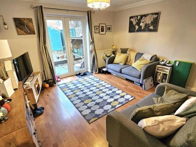 2 bedroom mews to rent