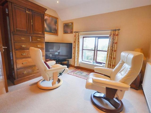 2 bedroom mews to rent
