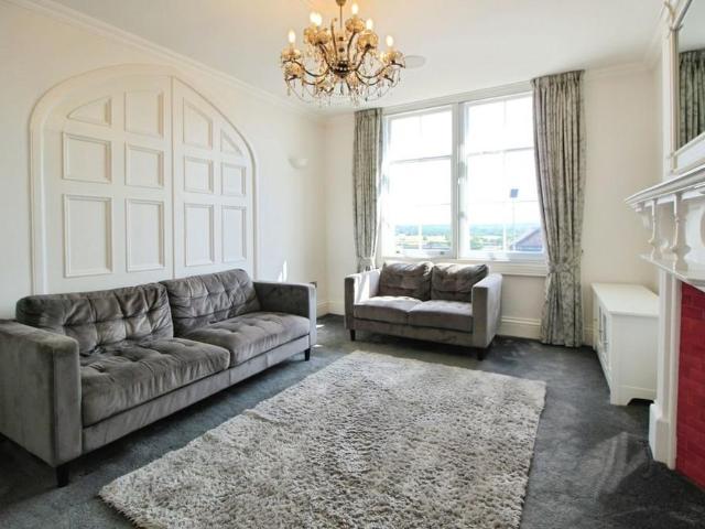 2 bedroom mews to rent