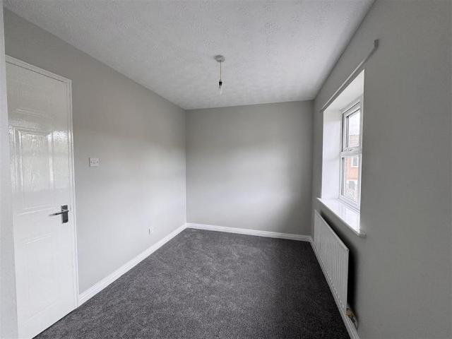 2 bedroom mews to rent