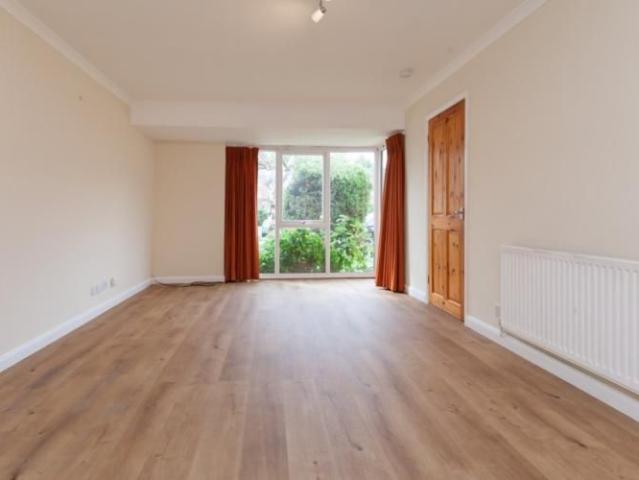 2 bedroom mews to rent