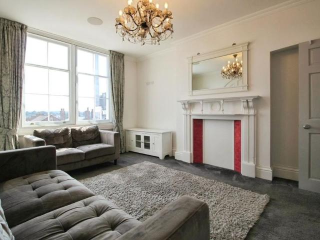 2 bedroom mews to rent