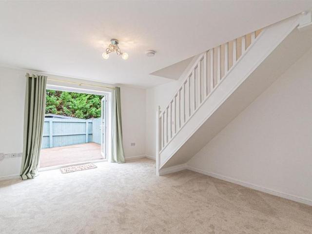 2 bedroom mews to rent