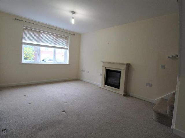 2 bedroom mews to rent