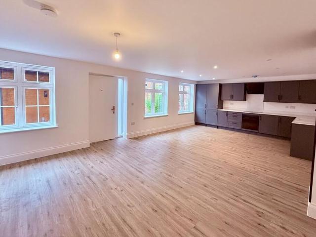 2 bedroom mews to rent
