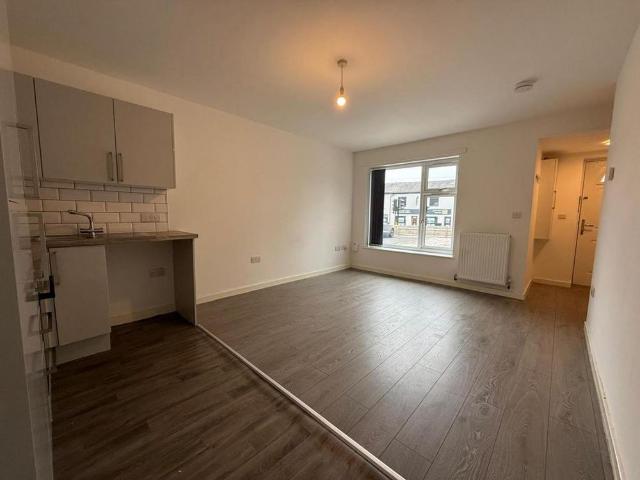 2 bedroom mews to rent