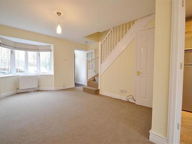 2 bedroom mews to rent