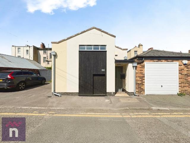 2 bedroom mews to rent