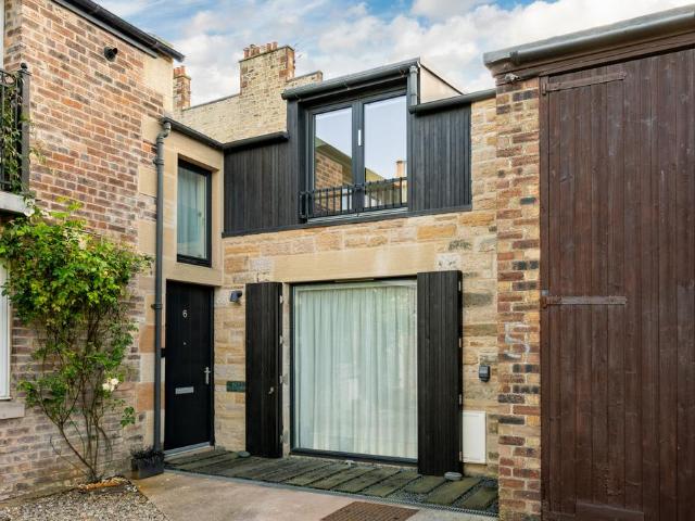 2 bedroom mews for sale