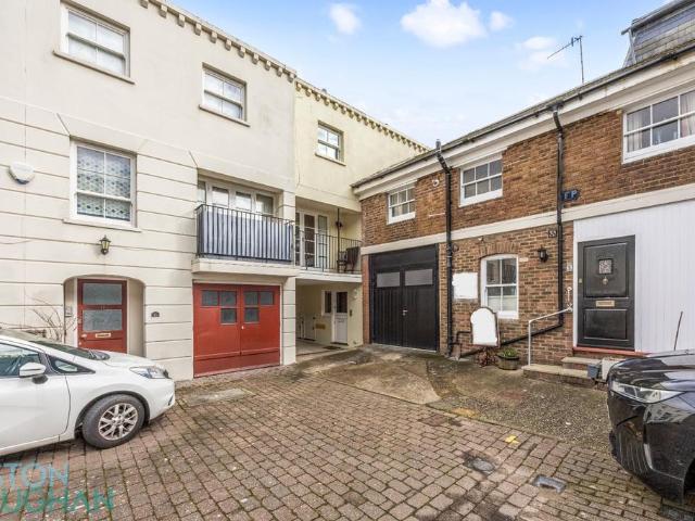 2 bedroom mews for sale