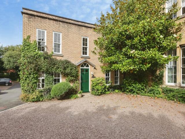 2 bedroom mews for sale