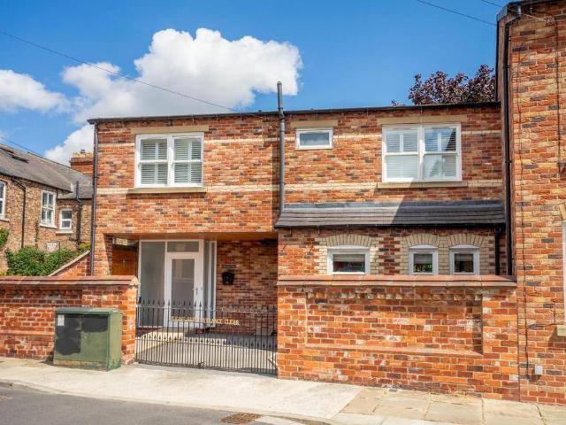 2 bedroom mews for sale