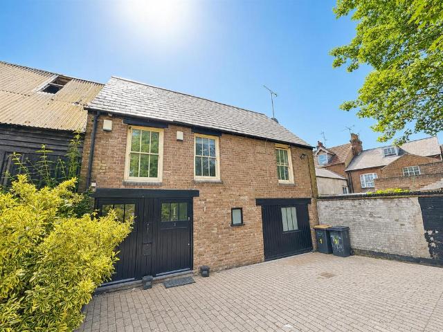 2 bedroom mews for sale