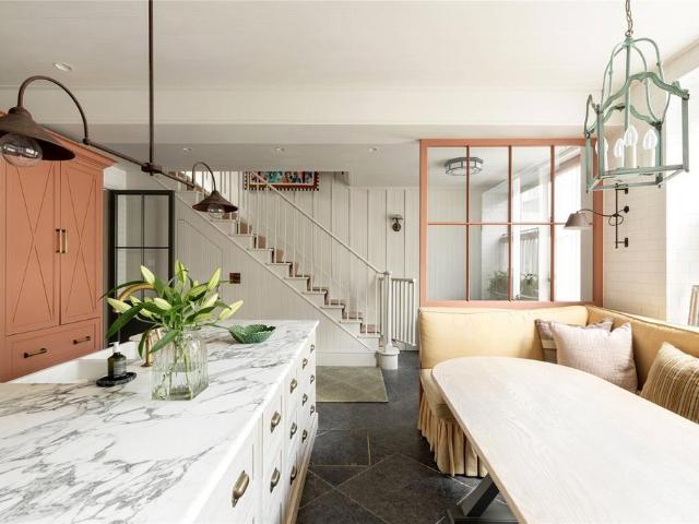 2 bedroom mews for sale