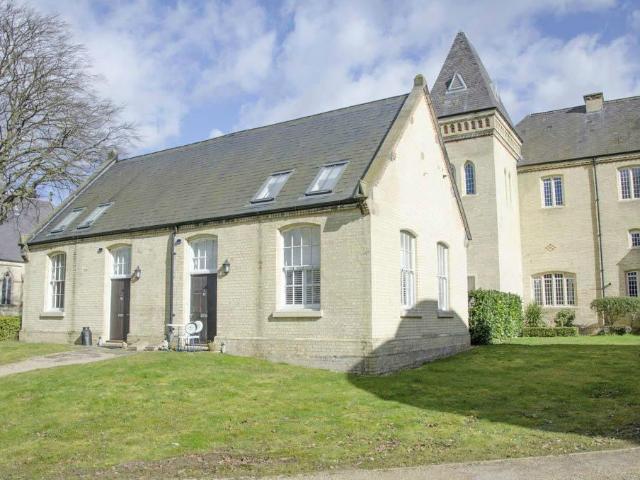 2 bedroom mews for sale