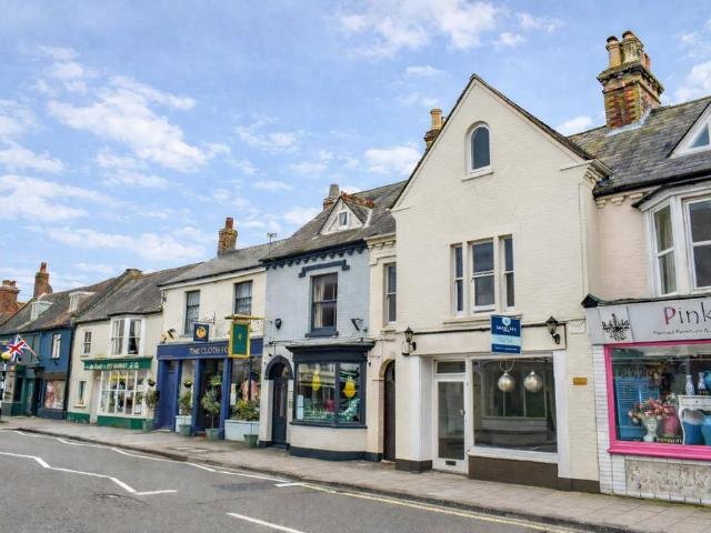 2 bedroom mews for sale
