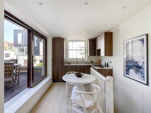 2 bedroom mews for sale