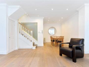 2 bedroom mews for sale
