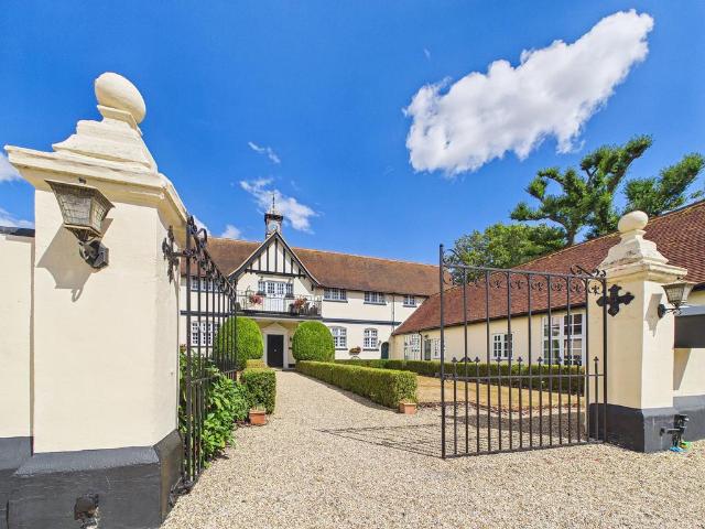 2 bedroom coach house for sale