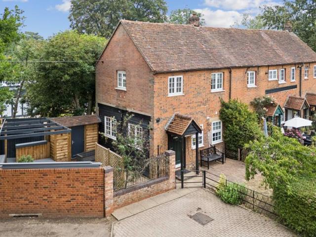 2 bedroom mews for sale