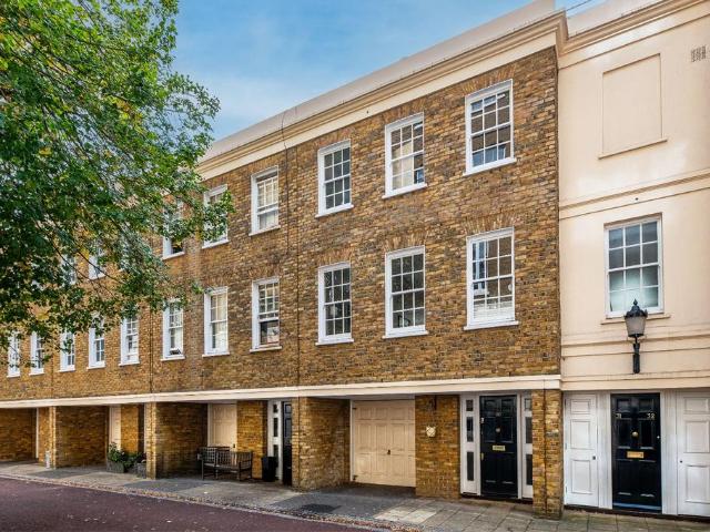 2 bedroom mews for sale