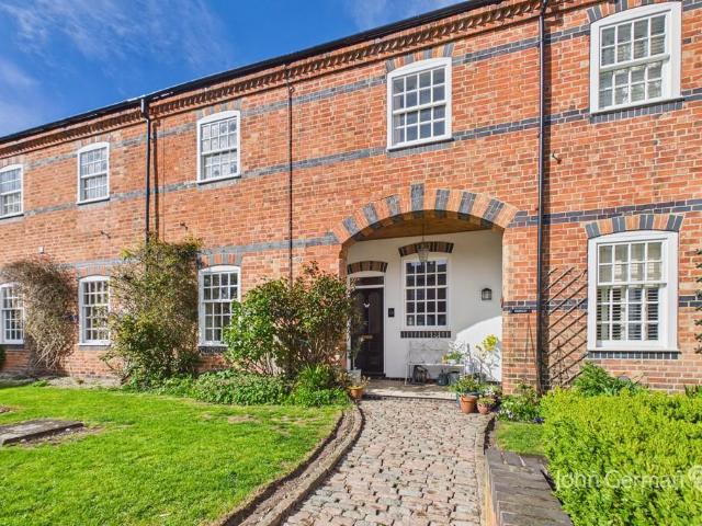 2 bedroom mews for sale