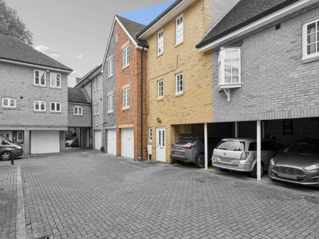 2 bedroom mews for sale
