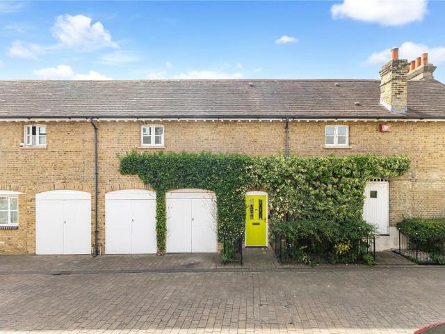 2 bedroom mews for sale