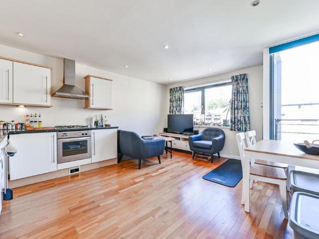 2 bedroom mews for sale