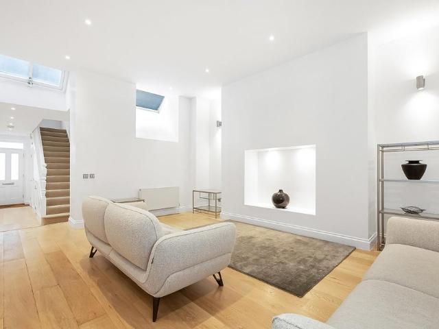 2 bedroom mews for sale