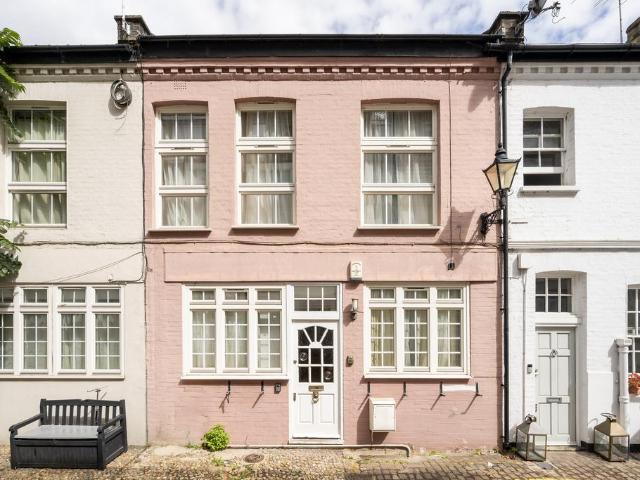 2 bedroom mews for sale