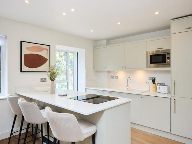2 bedroom mews for sale