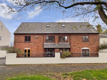 Northern Ireland - Equipped kitchen, Parking