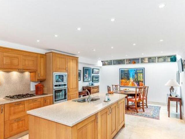2 Bedroom Mews Property For Sale In Farnham