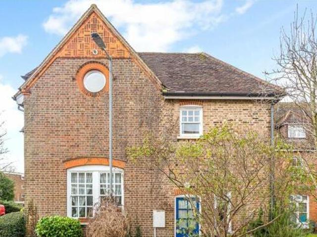 2 Bedroom Mews Property For Sale In Harpenden